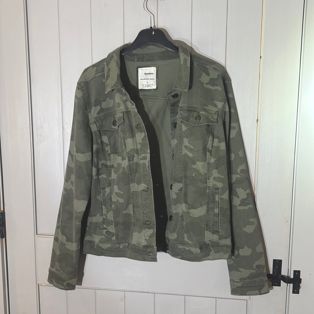 CAMO jean jacket like new perfect for fall